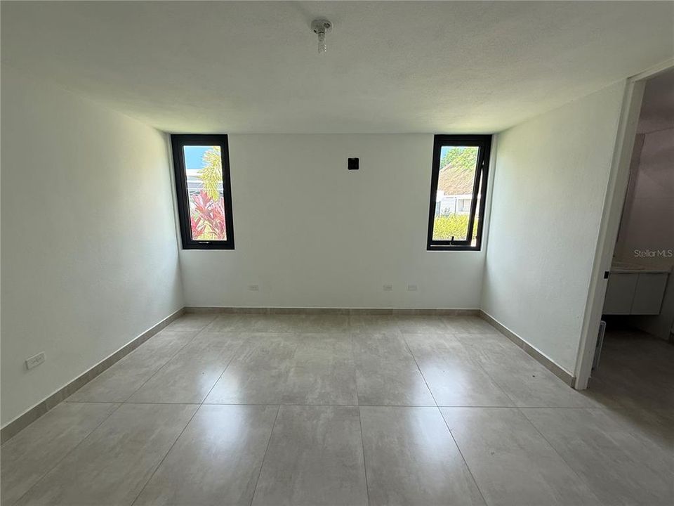 For Sale: $1,275,000 (4 beds, 2 baths, 2880 Square Feet)