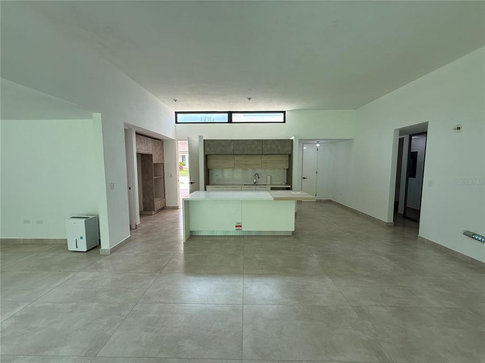 For Sale: $1,275,000 (4 beds, 2 baths, 2880 Square Feet)