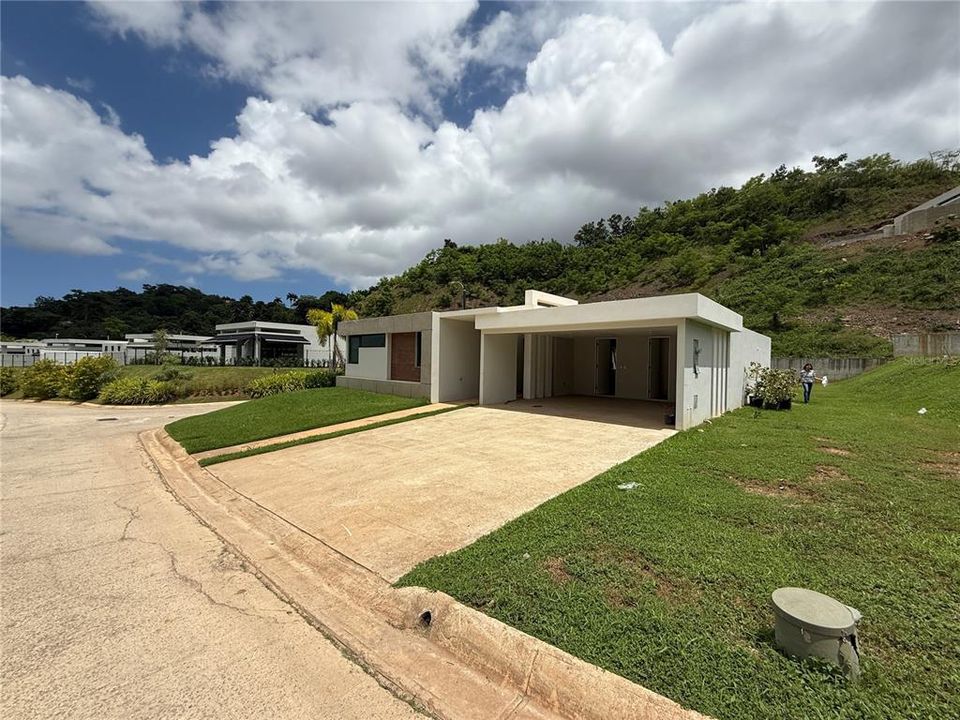 For Sale: $1,275,000 (4 beds, 2 baths, 2880 Square Feet)