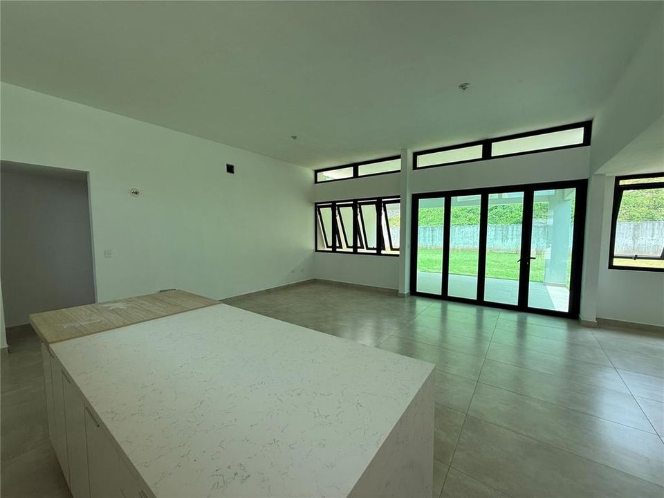 For Sale: $1,275,000 (4 beds, 2 baths, 2880 Square Feet)