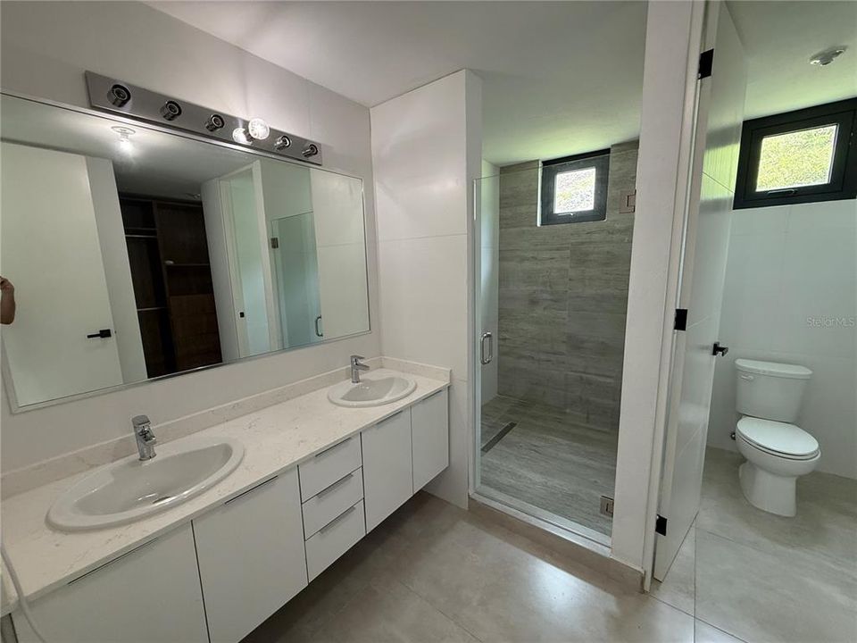 For Sale: $1,275,000 (4 beds, 2 baths, 2880 Square Feet)