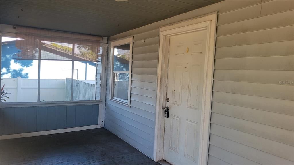 Под контрактом: $319,000 (4 спален, 2 ванн, 1078 Квадратных фут)