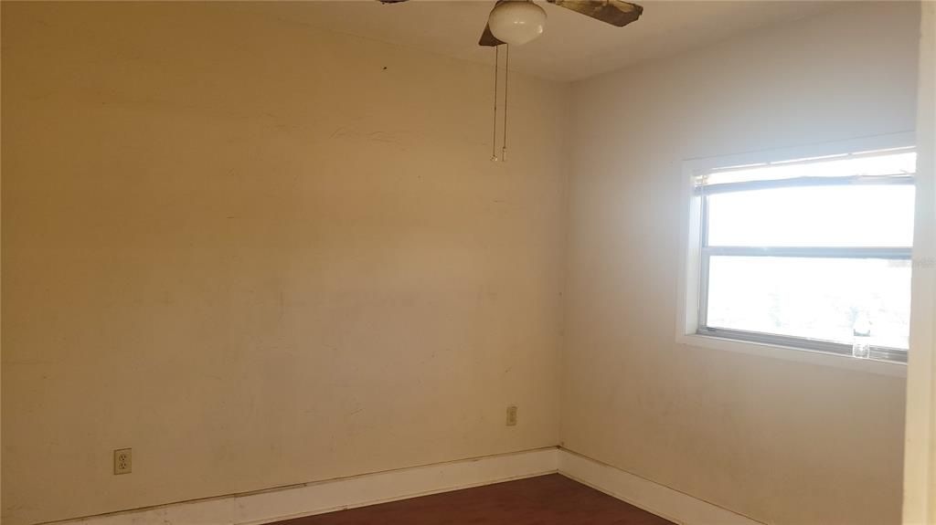 Под контрактом: $319,000 (4 спален, 2 ванн, 1078 Квадратных фут)