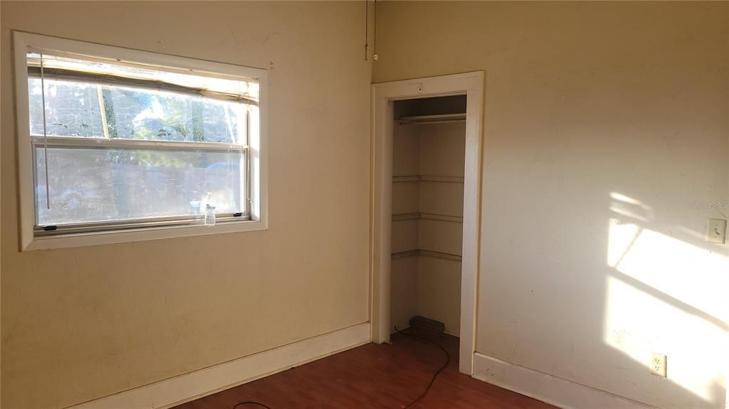 Под контрактом: $319,000 (4 спален, 2 ванн, 1078 Квадратных фут)