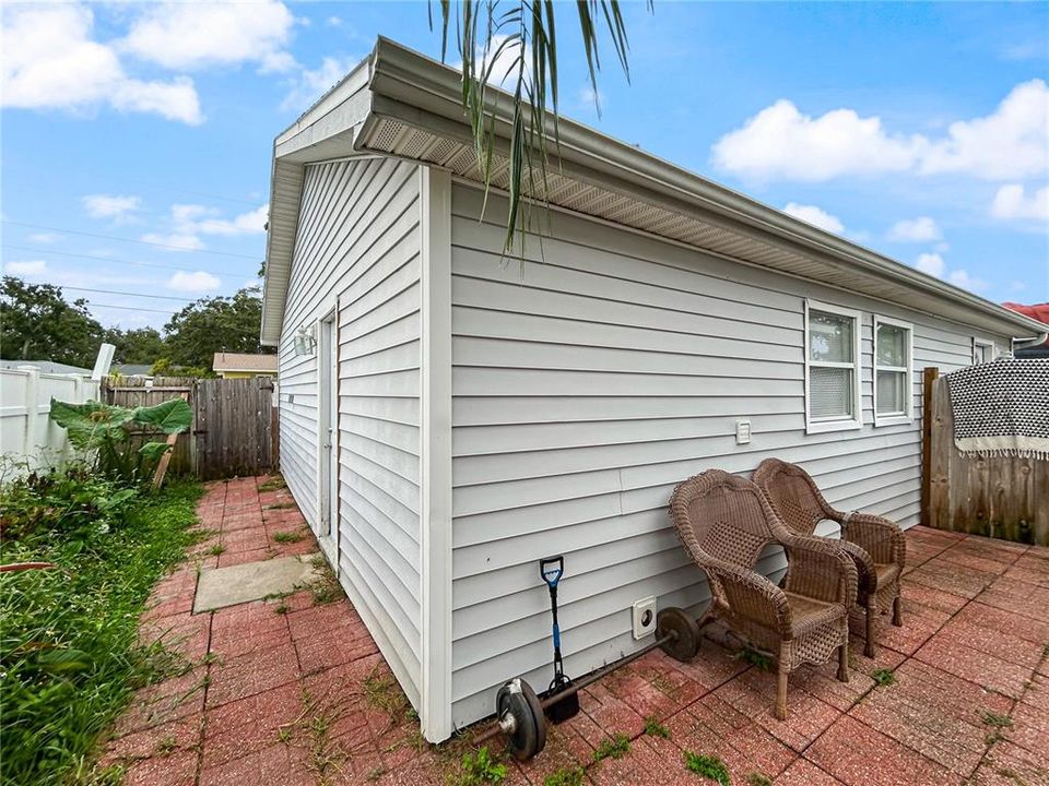 Под контрактом: $319,000 (4 спален, 2 ванн, 1078 Квадратных фут)