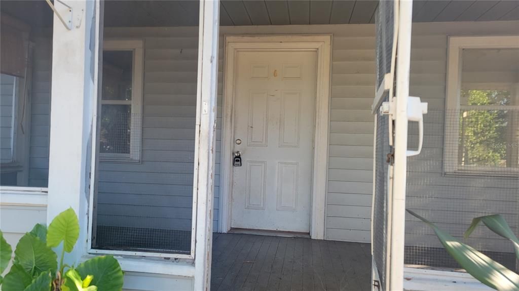 Под контрактом: $319,000 (4 спален, 2 ванн, 1078 Квадратных фут)