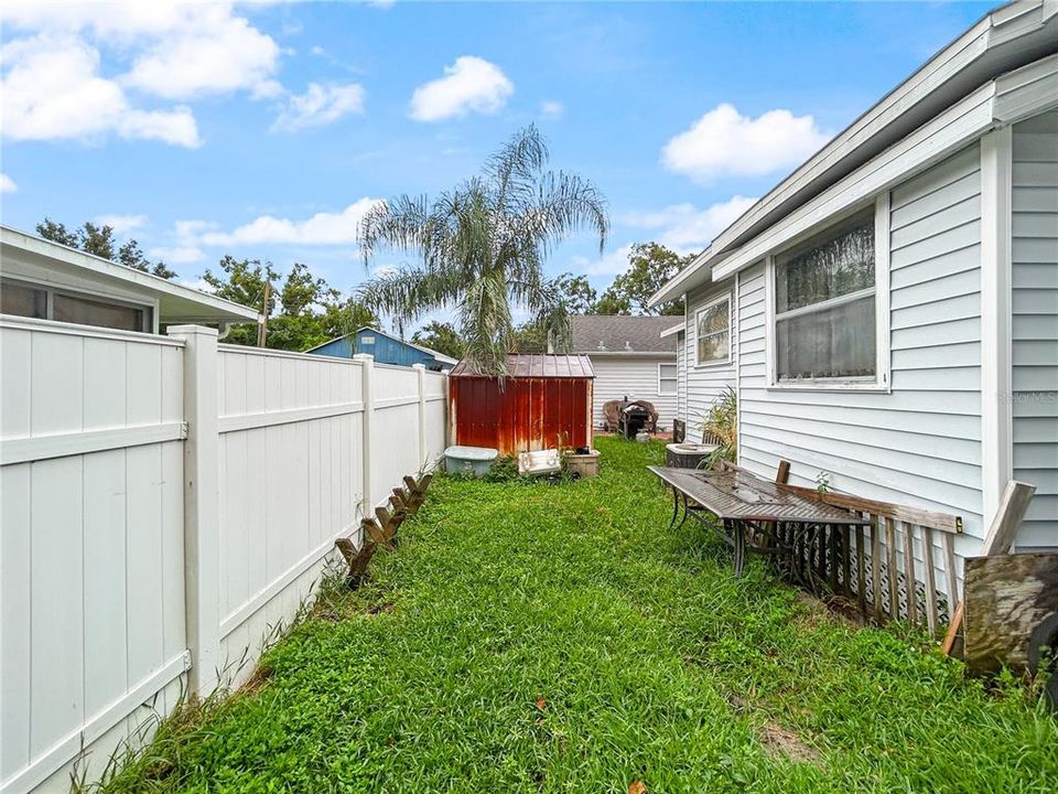 Под контрактом: $319,000 (4 спален, 2 ванн, 1078 Квадратных фут)