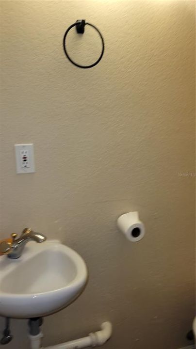 Под контрактом: $319,000 (4 спален, 2 ванн, 1078 Квадратных фут)