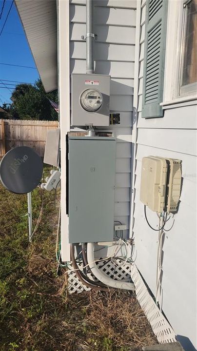 Под контрактом: $319,000 (4 спален, 2 ванн, 1078 Квадратных фут)