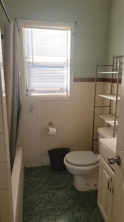 Под контрактом: $319,000 (4 спален, 2 ванн, 1078 Квадратных фут)