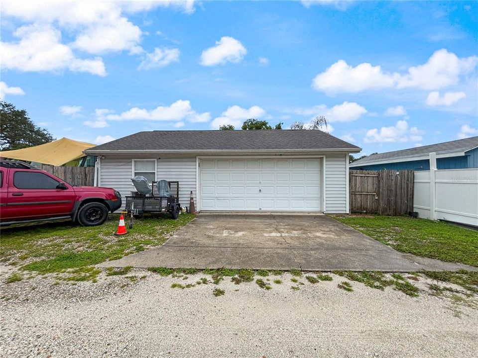 Под контрактом: $319,000 (4 спален, 2 ванн, 1078 Квадратных фут)