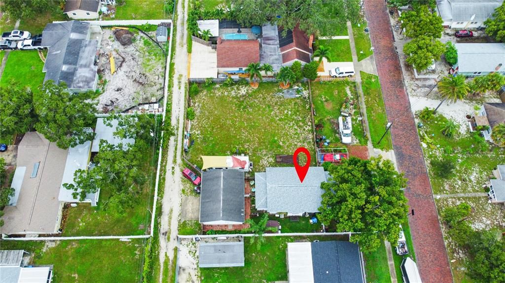 Под контрактом: $319,000 (4 спален, 2 ванн, 1078 Квадратных фут)