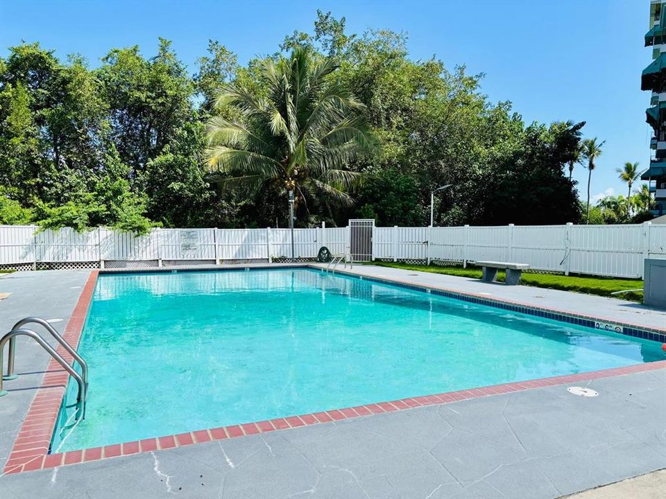 For Sale: $235,000 (2 beds, 1 baths, 974 Square Feet)