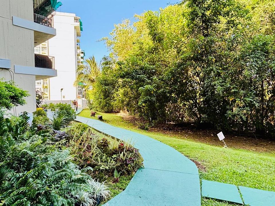 For Sale: $235,000 (2 beds, 1 baths, 974 Square Feet)