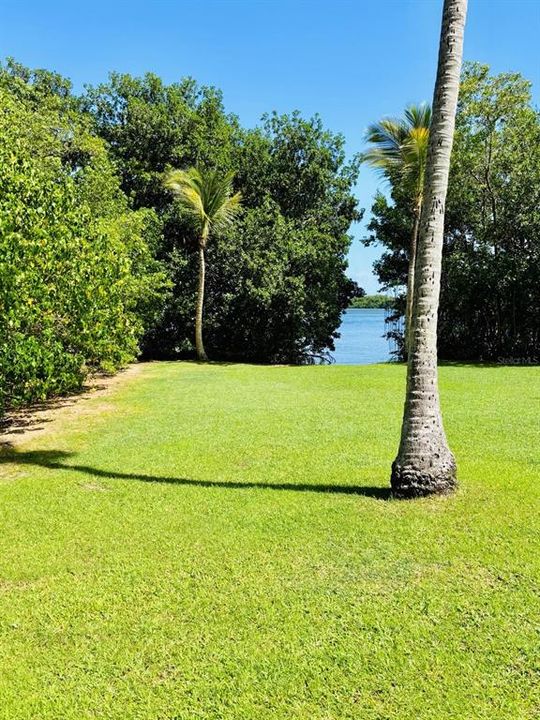 For Sale: $235,000 (2 beds, 1 baths, 974 Square Feet)