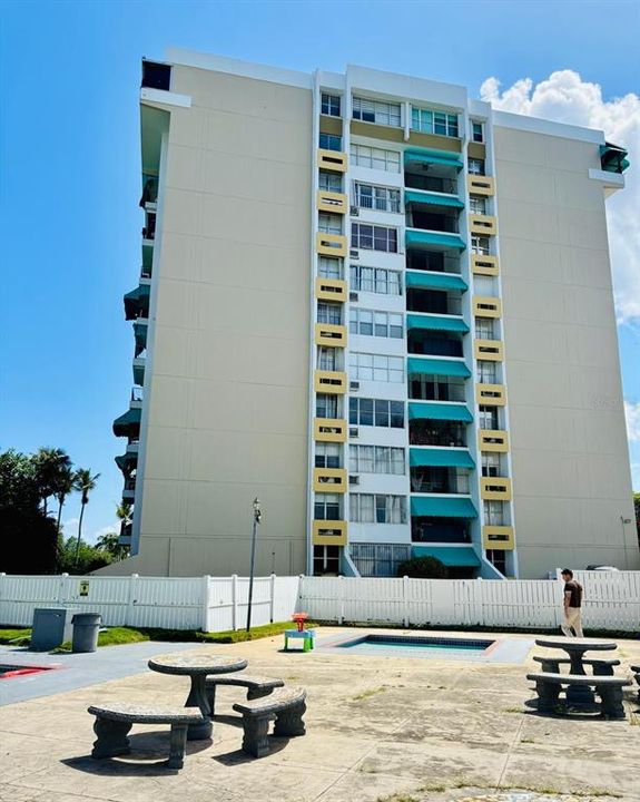 For Sale: $235,000 (2 beds, 1 baths, 974 Square Feet)