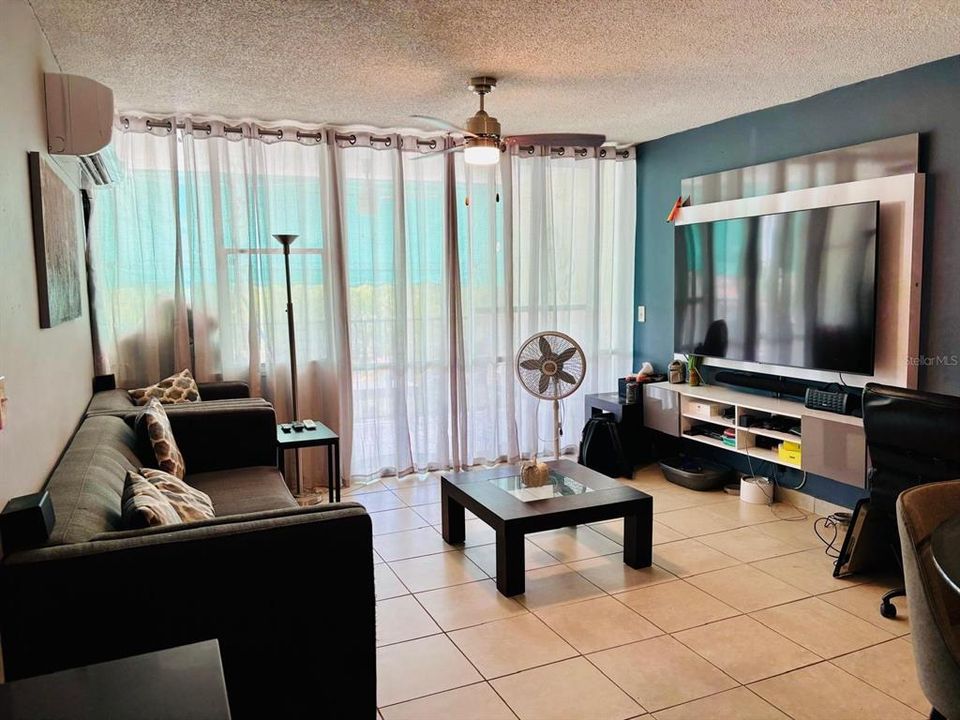 For Sale: $235,000 (2 beds, 1 baths, 974 Square Feet)