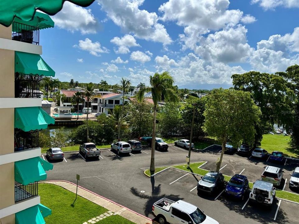 For Sale: $235,000 (2 beds, 1 baths, 974 Square Feet)