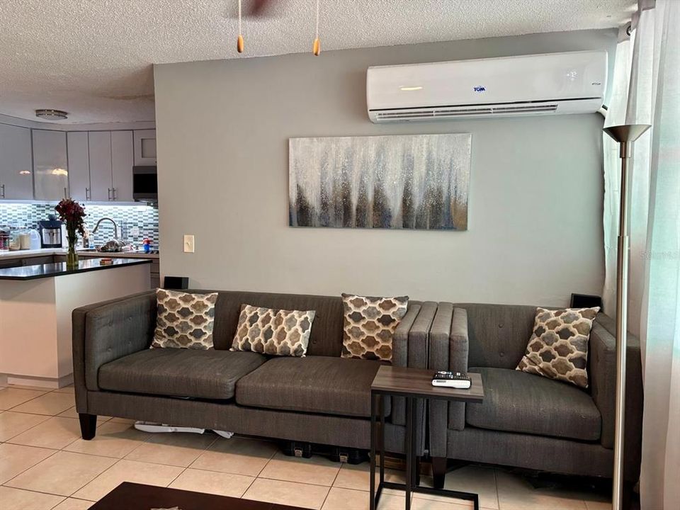 For Sale: $235,000 (2 beds, 1 baths, 974 Square Feet)