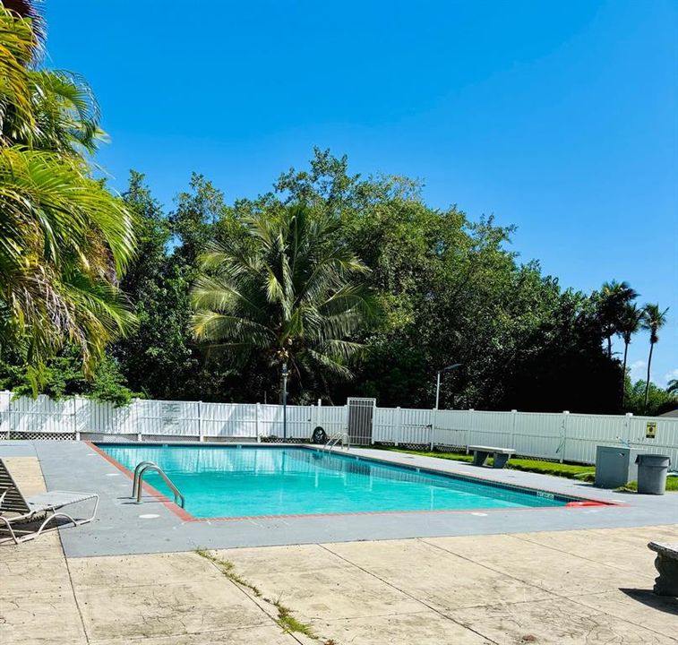 For Sale: $235,000 (2 beds, 1 baths, 974 Square Feet)