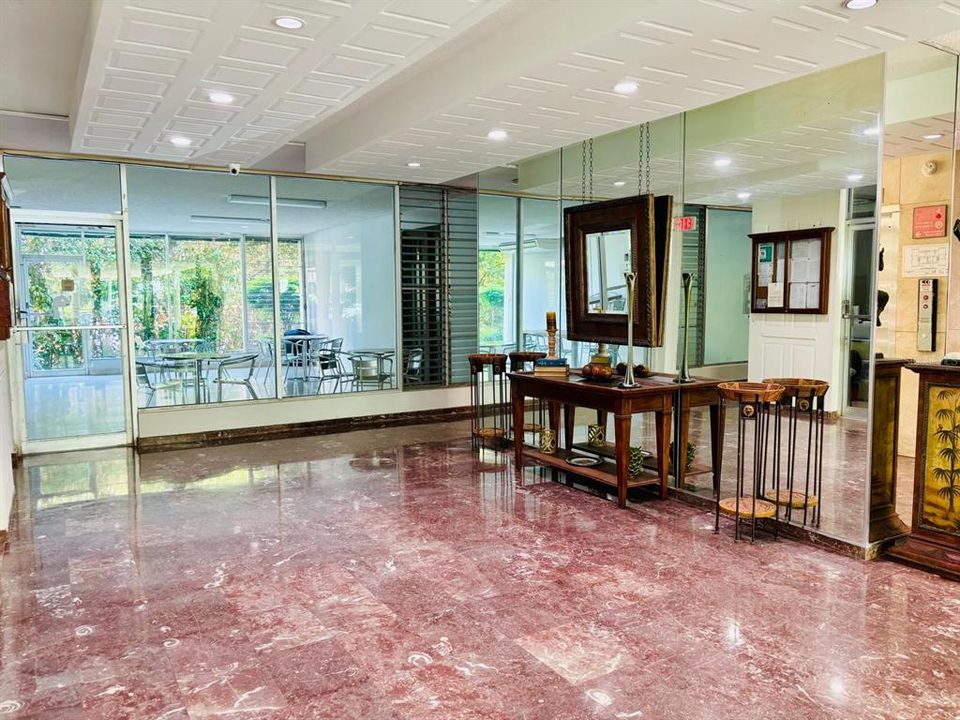 For Sale: $235,000 (2 beds, 1 baths, 974 Square Feet)