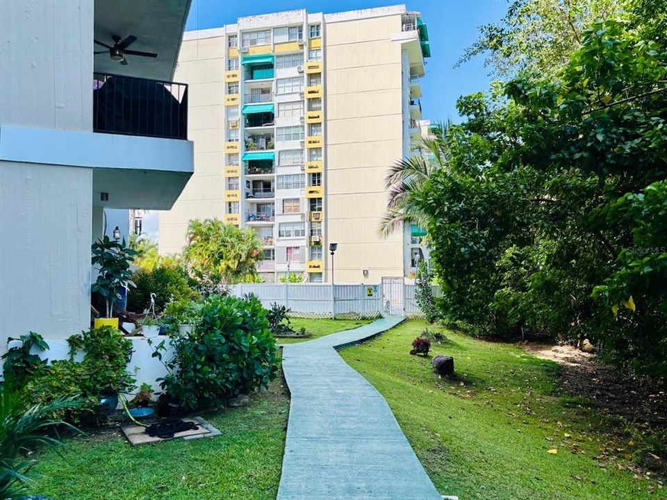 For Sale: $235,000 (2 beds, 1 baths, 974 Square Feet)