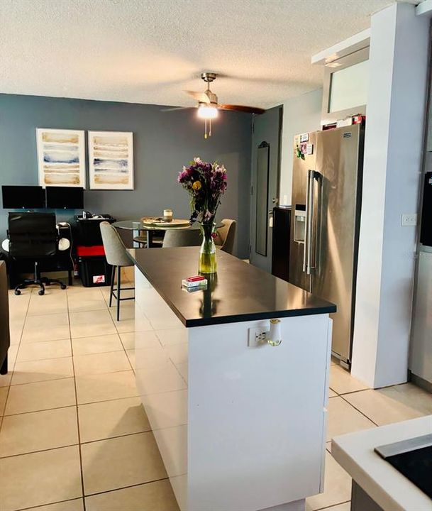 For Sale: $235,000 (2 beds, 1 baths, 974 Square Feet)