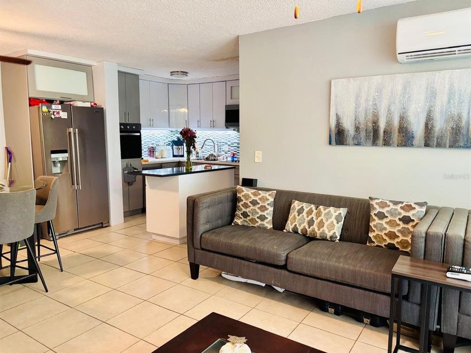 For Sale: $235,000 (2 beds, 1 baths, 974 Square Feet)