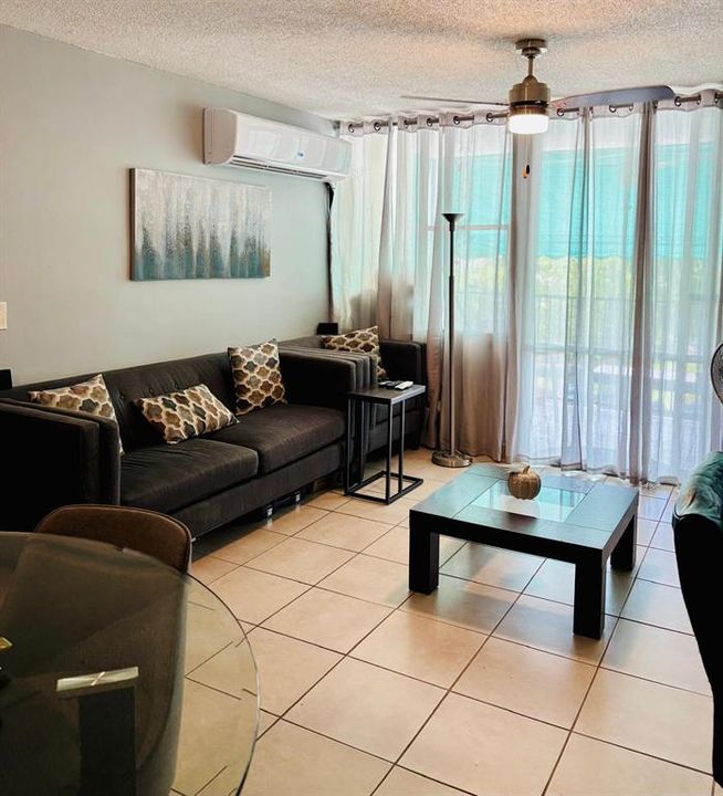 For Sale: $235,000 (2 beds, 1 baths, 974 Square Feet)