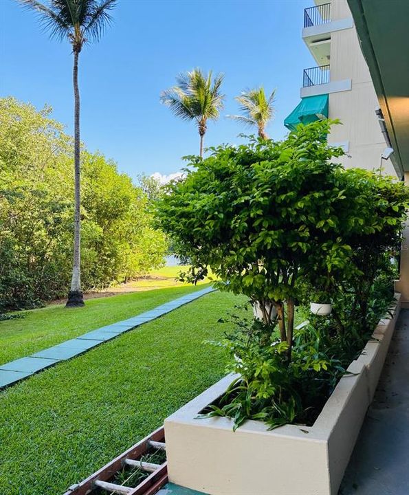 For Sale: $235,000 (2 beds, 1 baths, 974 Square Feet)