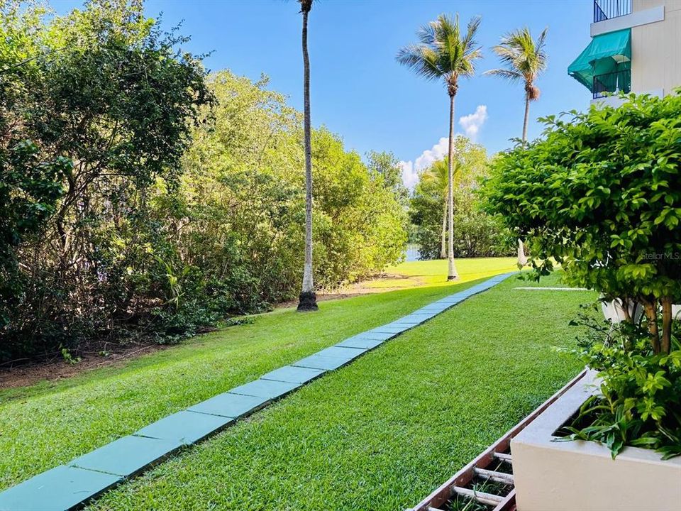 For Sale: $235,000 (2 beds, 1 baths, 974 Square Feet)