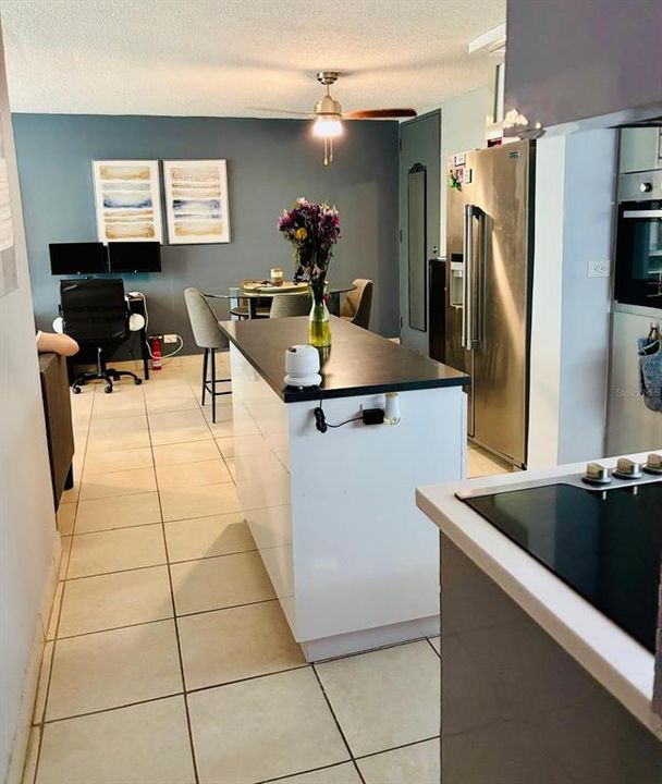 For Sale: $235,000 (2 beds, 1 baths, 974 Square Feet)