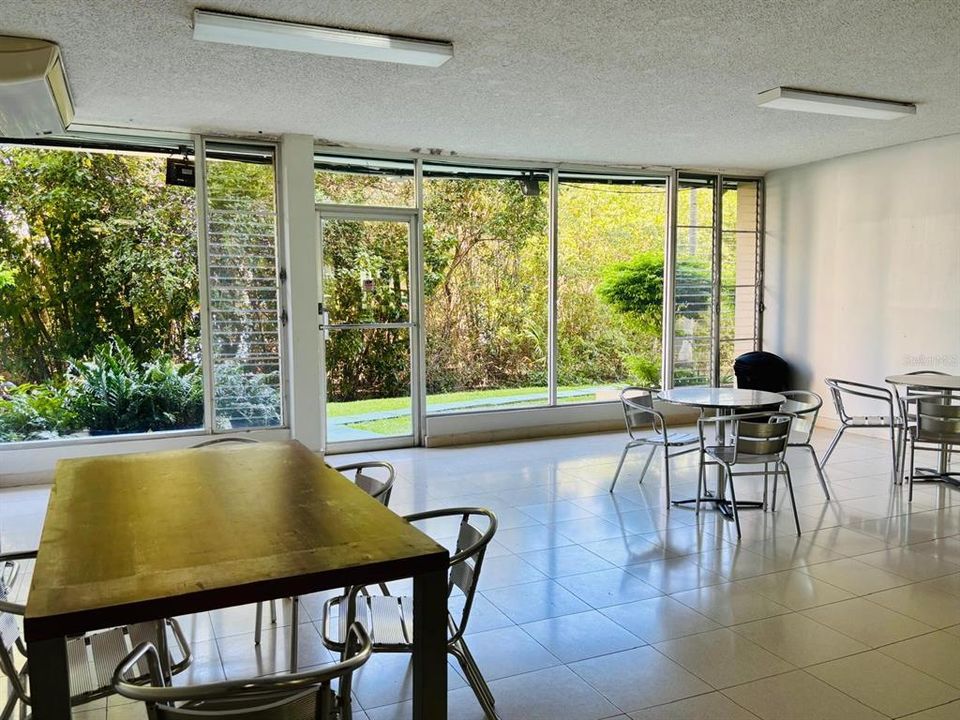 For Sale: $235,000 (2 beds, 1 baths, 974 Square Feet)