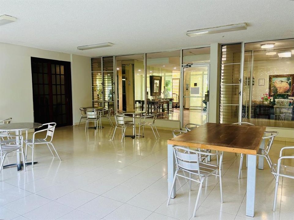 For Sale: $235,000 (2 beds, 1 baths, 974 Square Feet)