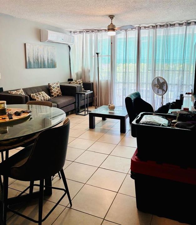 For Sale: $235,000 (2 beds, 1 baths, 974 Square Feet)