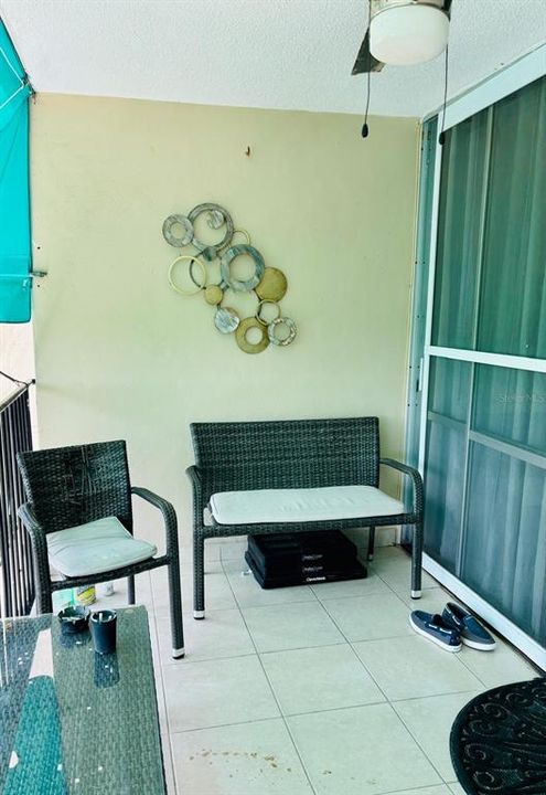 For Sale: $235,000 (2 beds, 1 baths, 974 Square Feet)