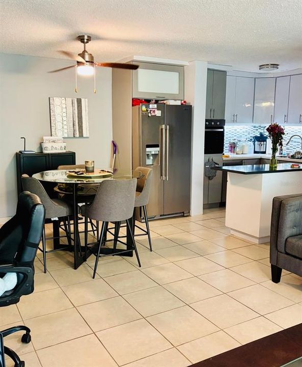 For Sale: $235,000 (2 beds, 1 baths, 974 Square Feet)