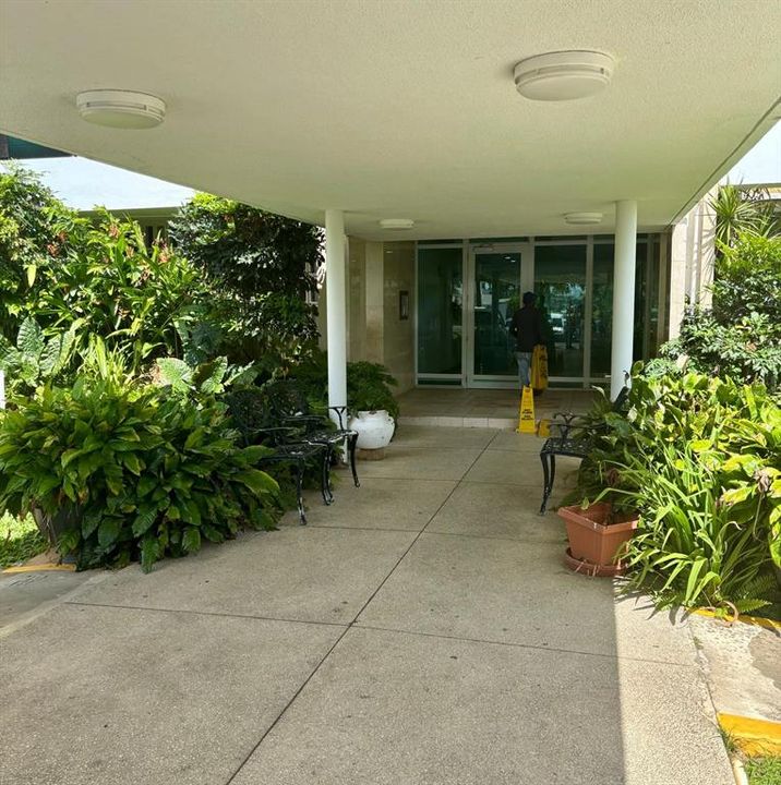 For Sale: $235,000 (2 beds, 1 baths, 974 Square Feet)