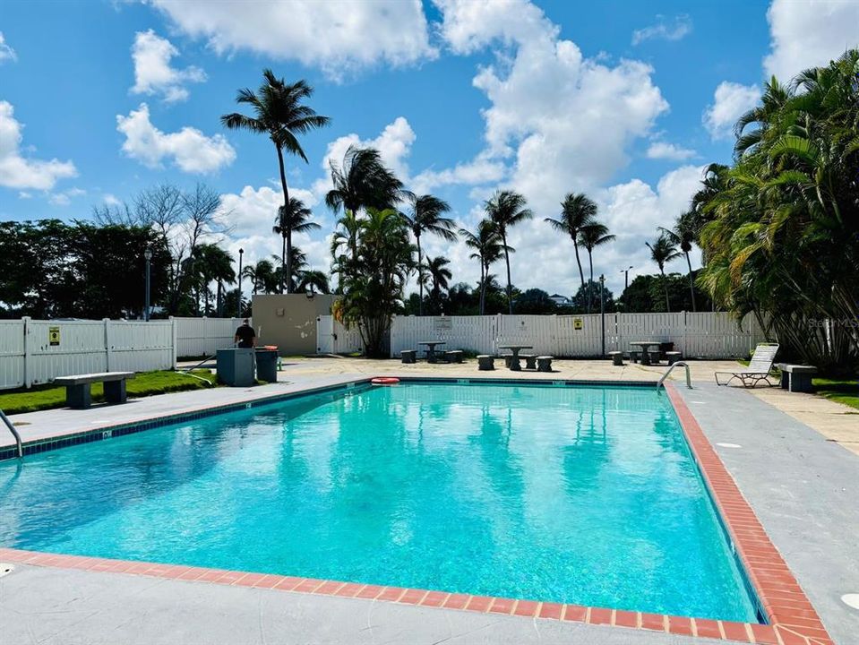 For Sale: $235,000 (2 beds, 1 baths, 974 Square Feet)