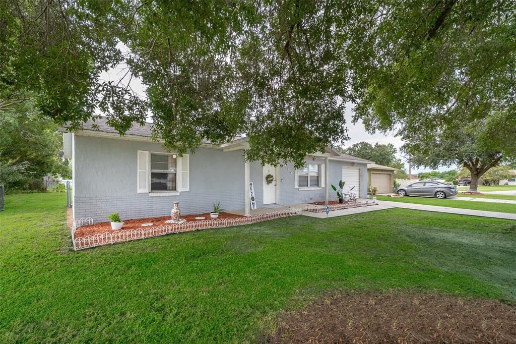 Под контрактом: $237,500 (3 спален, 2 ванн, 1000 Квадратных фут)