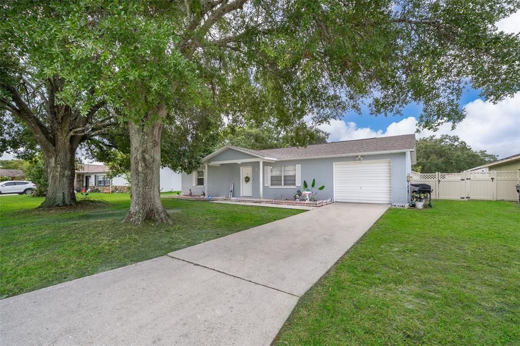 Под контрактом: $237,500 (3 спален, 2 ванн, 1000 Квадратных фут)