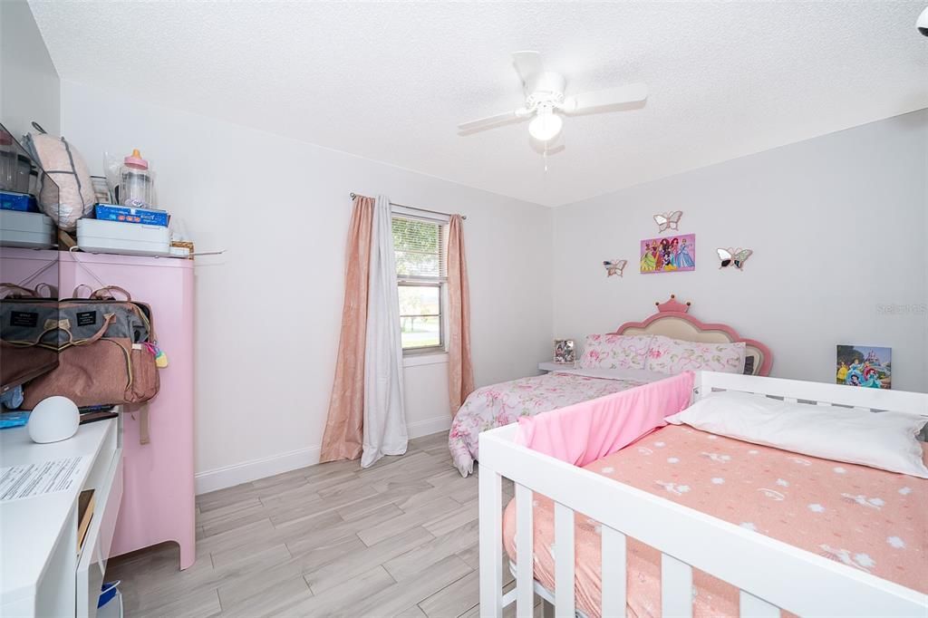 Под контрактом: $237,500 (3 спален, 2 ванн, 1000 Квадратных фут)