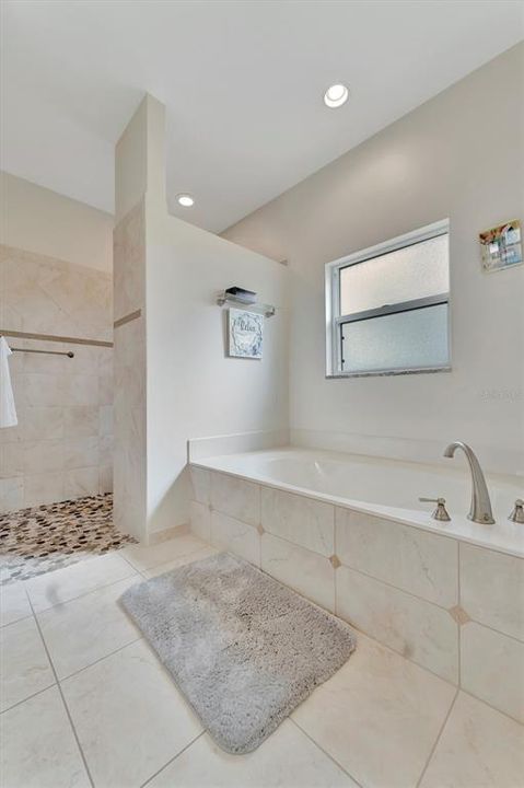 出租: $4,500 (2 贝兹, 2 浴室, 1838 平方英尺)