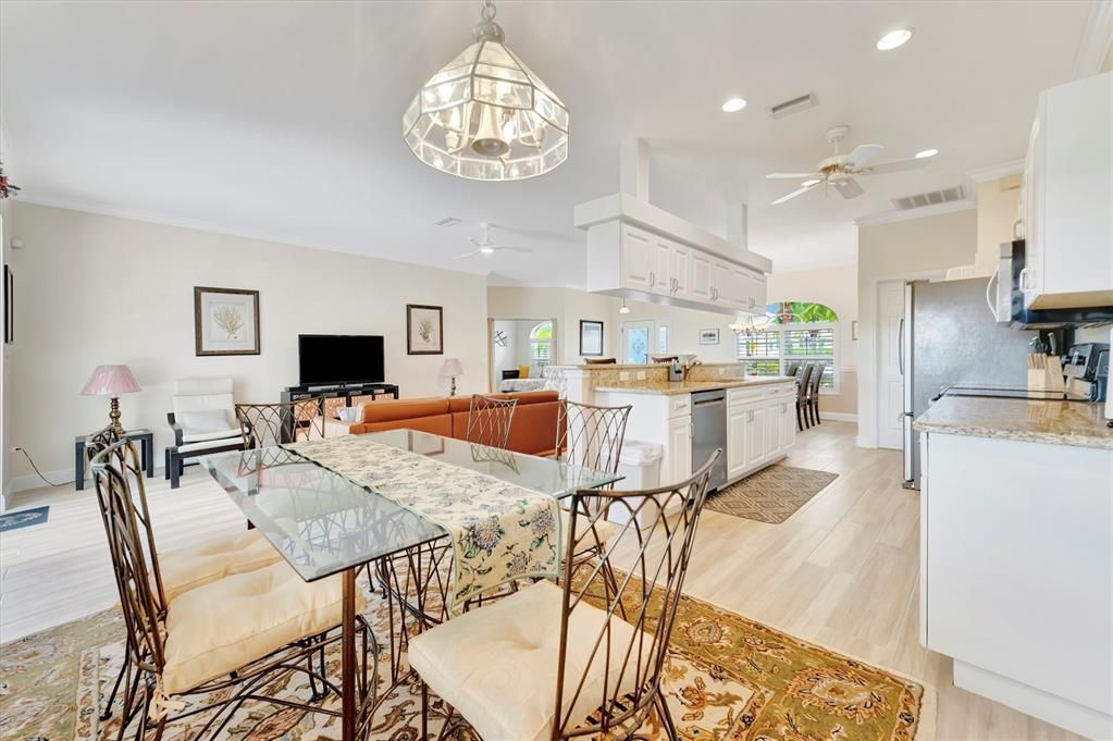 出租: $4,500 (2 贝兹, 2 浴室, 1838 平方英尺)