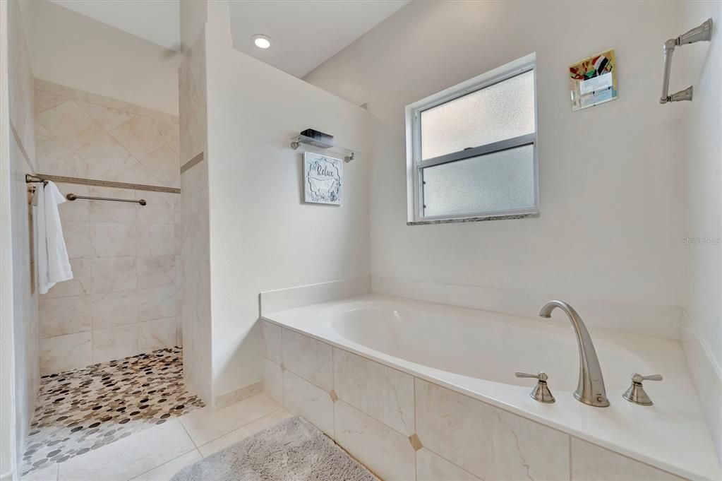 出租: $4,500 (2 贝兹, 2 浴室, 1838 平方英尺)