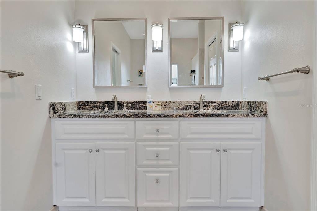 出租: $4,500 (2 贝兹, 2 浴室, 1838 平方英尺)