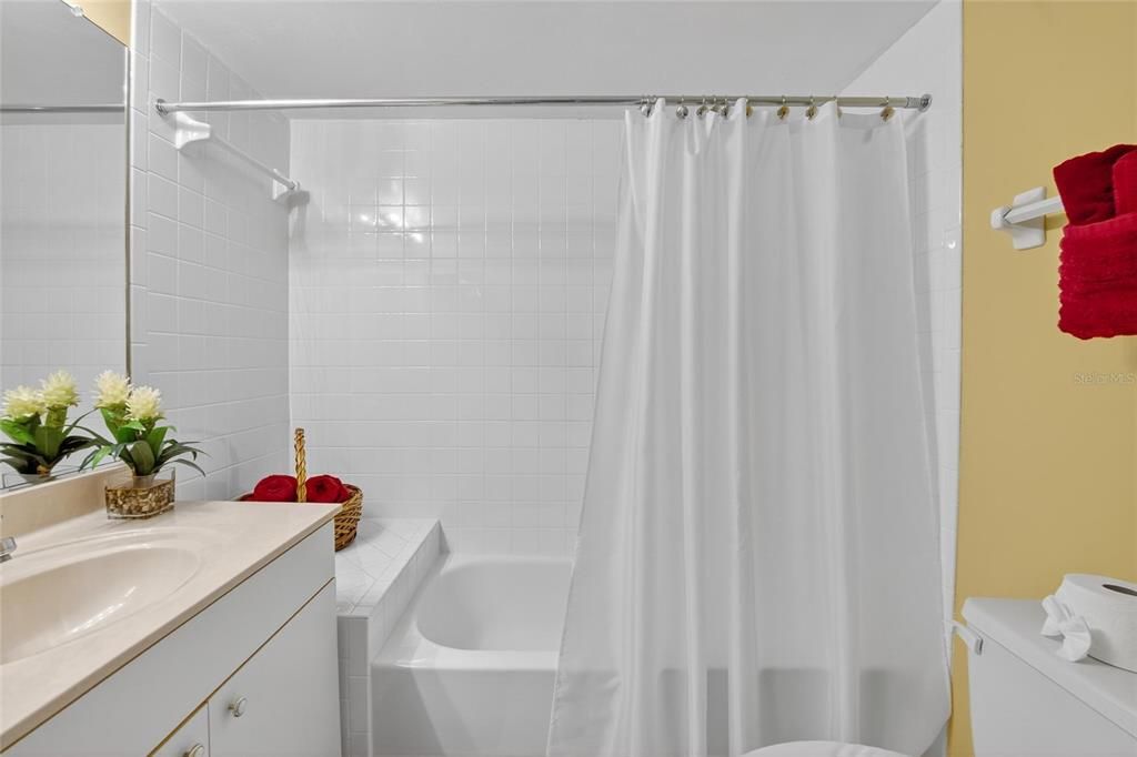 Activo con contrato: $399,000 (3 camas, 3 baños, 2279 Pies cuadrados)