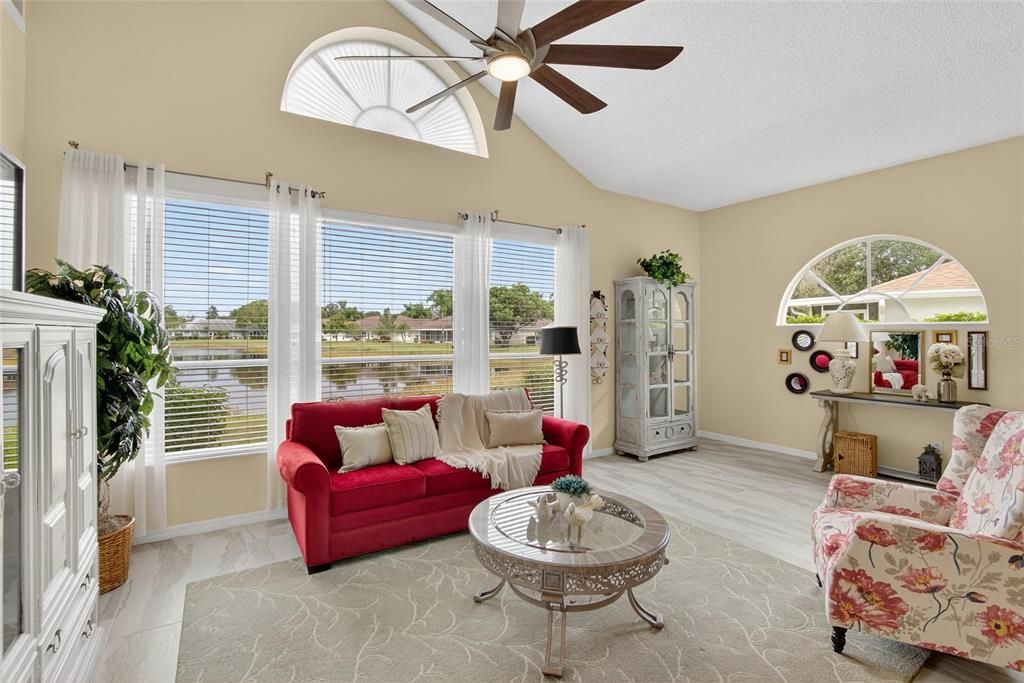 Activo con contrato: $399,000 (3 camas, 3 baños, 2279 Pies cuadrados)