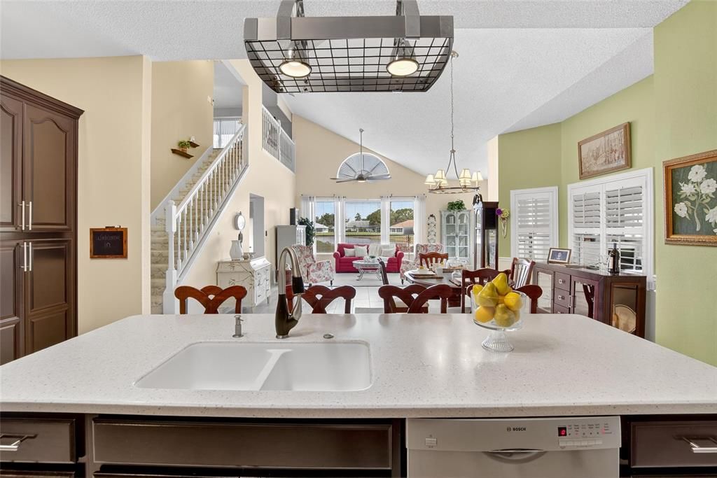 Activo con contrato: $399,000 (3 camas, 3 baños, 2279 Pies cuadrados)