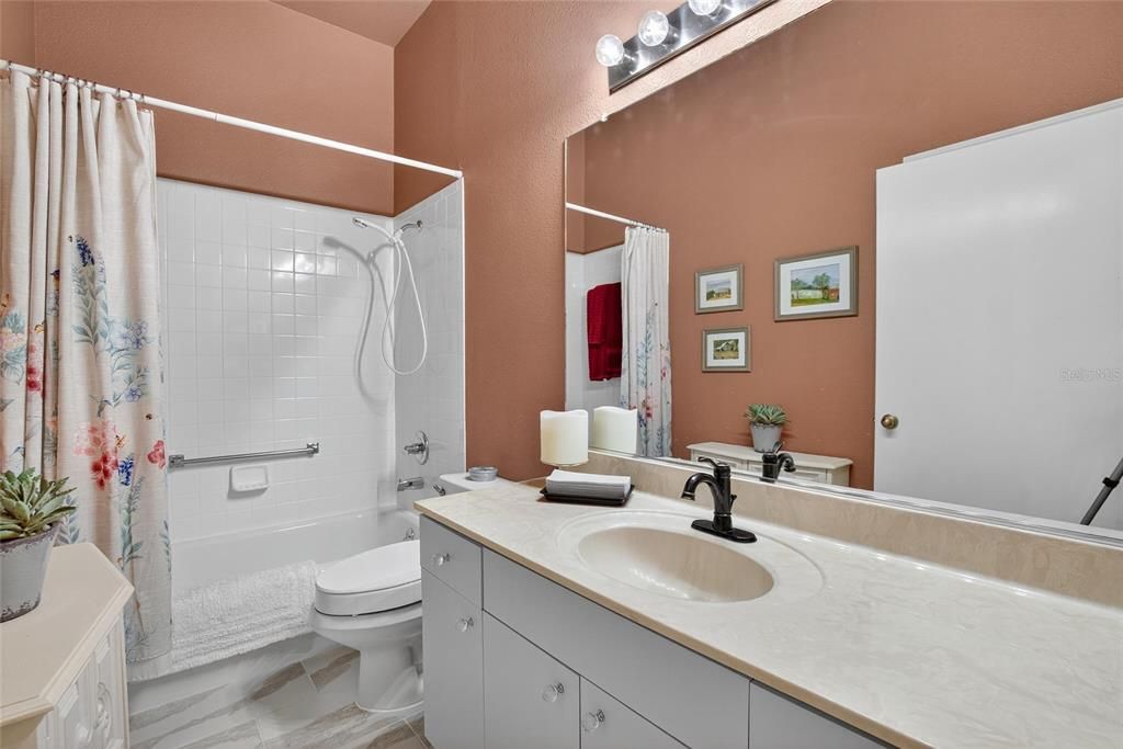 Activo con contrato: $399,000 (3 camas, 3 baños, 2279 Pies cuadrados)